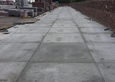 Elst geleverd betonplaten 200x200x014 zonder hoeklijn voor uitbreiding opslagterrein