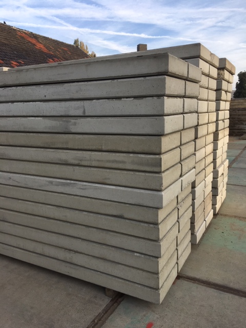 TE KOOP 90 stuks Betonplaten