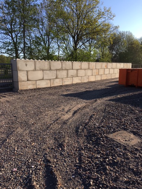 Zevenbergen geleverd en geplaatst blokken 160x80x80