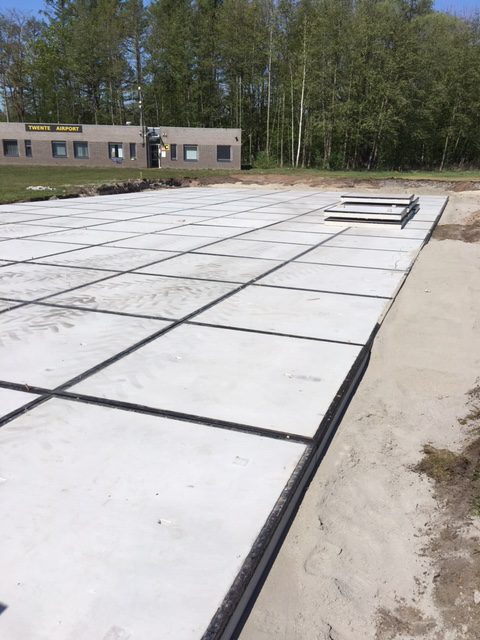 Vliegveld Twente industrieplaten 200x200x016 met hoeklijn